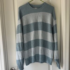 Hollister Women's Crewneck Sweater in Blue and White / J23